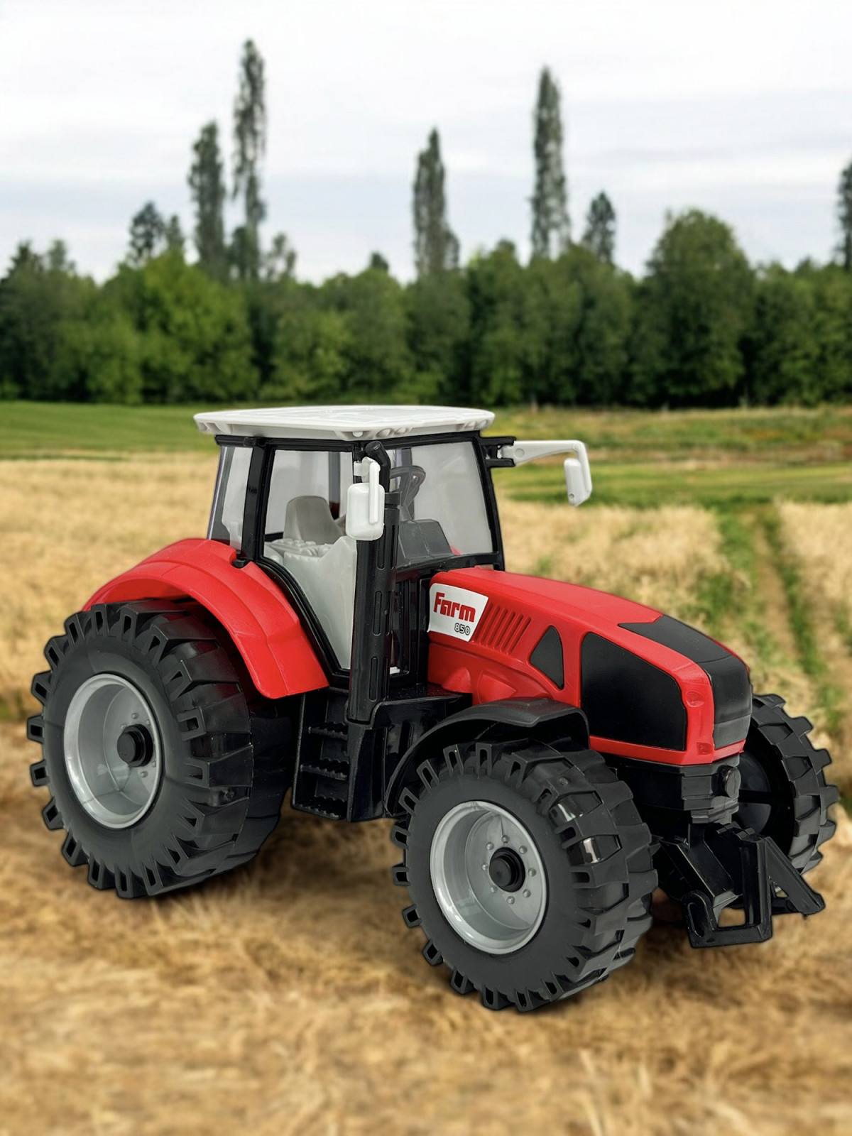 Igračka traktor cveni