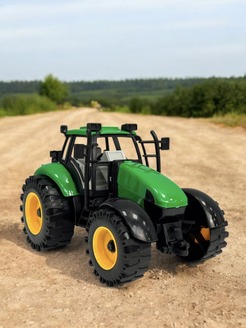Igračka traktor zeleni 